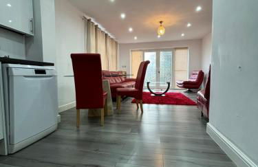 2BR Bungalow with Parking - Sunbeam Haven - Foto 6