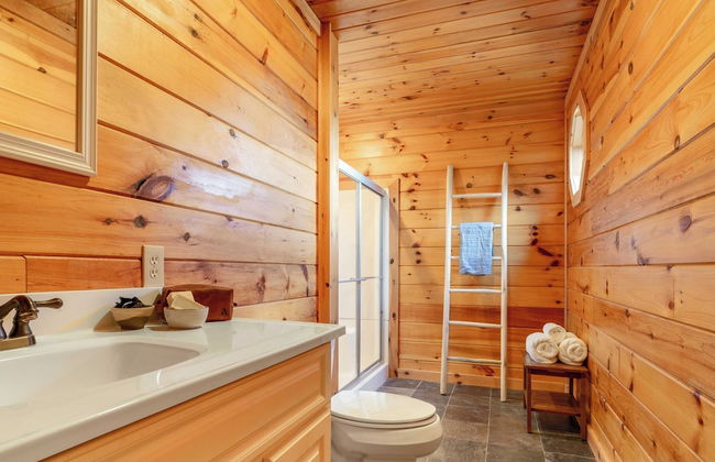 Secluded w/ Deck Views, Hot Tub, & Ping Pong Hudson in the Berks by Avantstay - Foto 23