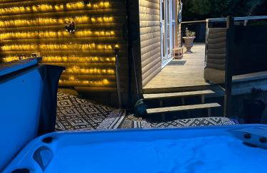 Unique Orchard Lodge for couples with hot tub - Photo 18