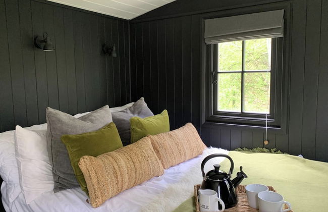 Shepherd's Hut - Sleeps 2 - Pet Friendly - Parking - Foto 3