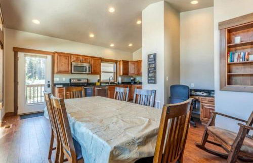 Sunny Mountain Cabin for a Group Getaway in West Glacier, Montana - Foto 4