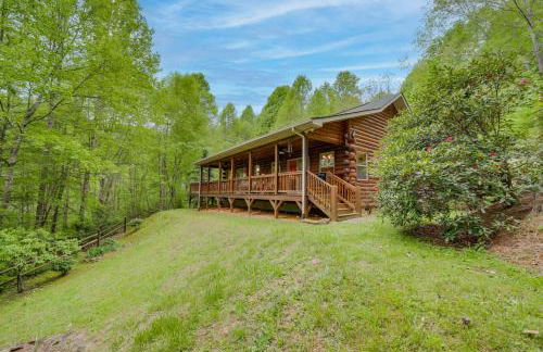 Peaceful Smoky Mountain Cabin with Deck and Fire Pit! - Foto 3