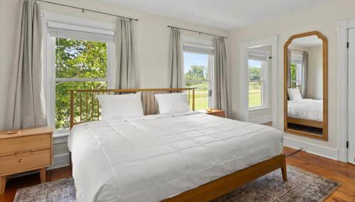 Hudson Restored Farmhouse with Fire Pit - Foto 3