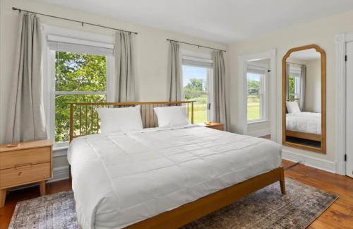 Hudson Restored Farmhouse with Fire Pit - Foto 3