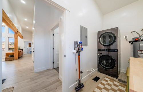 Brycegate Retreat. Stunning Views. Modern Comforts. - Photo 44