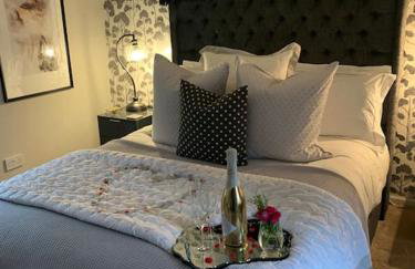 The Old Dairy - Cosy Country Cottage with Hot Tub & Log Burner - Photo 20