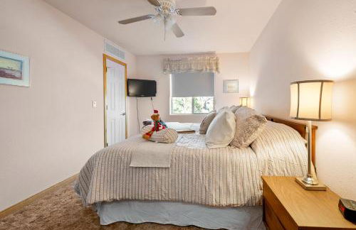 Breathtaking Cabin Backing the National Forest - Foto 17