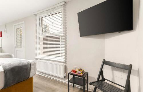 Glimmering Comfort Spacious Studio - Photo 18