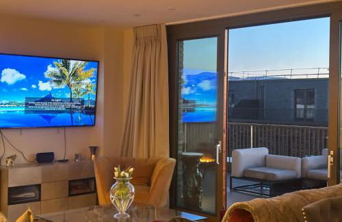 Stunning and central three bedroom Penthouse with roof terrace - Photo 8