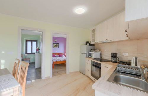 Mediterranes Apartment mit Panoramablick, Pool, Privatparkplatz, Grill - Photo 20