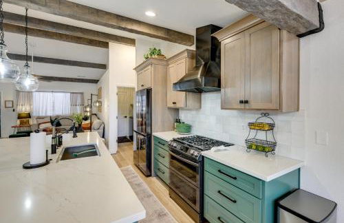 Stylish Flagstaff Hideaway with Hot Tub and Fire Pit! - Foto 10