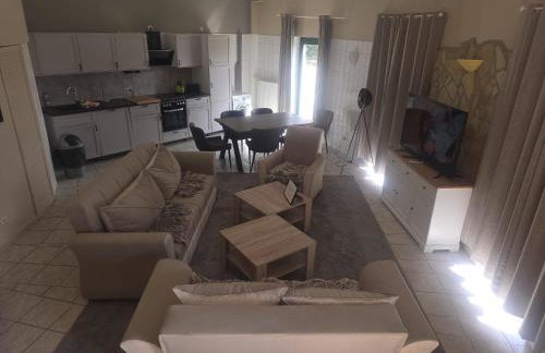 Großes Familienapartment über 2 Etagen mit Weitblick in die Natur - Foto 2