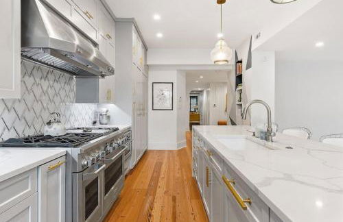 Designer 3 BR Townhome with Beautiful Backyard - Foto 14