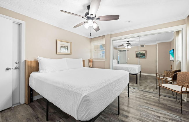 Direct Beachfront Delight by Beachside Management - Photo 4