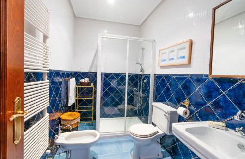 Mansión con Jacuzzi a 40 grados, gran piscina y Pádel - Photo 65