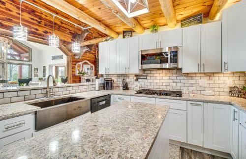 Expansive Mountain Home Rental with Yard and Fire Pit! - Foto 8