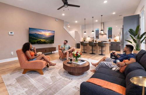 Brand New 3BR 2 5BA Home with Hot Tub - Photo 11