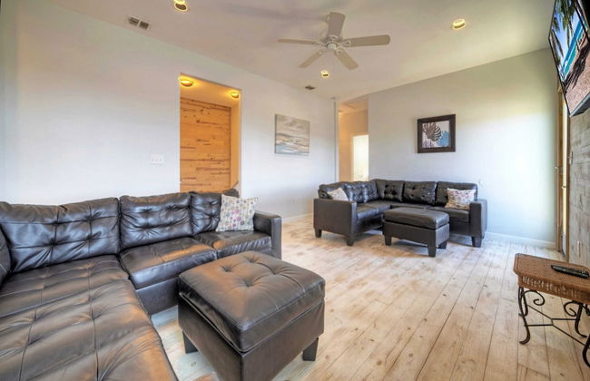 Sleeps 28 2 Homes w/ Boat Dock & Waterfront Pool Laguna Village Haven - Foto 68