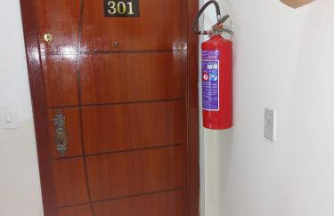 Dois quartos Cozinha completa Wi Fi Self check in com senha Central e perto de tudo a 4,4Km da Rodoviária e 15,4 km do Aeroporto Apartamento 301 - Foto 9