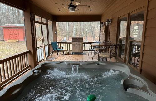 Secluded Cabin - Games, Fire Pit, Hot Tub, Pet OK - Foto 1
