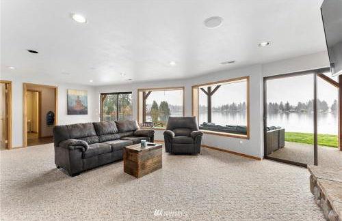 Beautiful Private Lake Lodge with Private Dock and Mountain Views - Foto 21