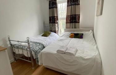 3 Bed Flat - Sleeps 6 - Parking - Wifi - Foto 8