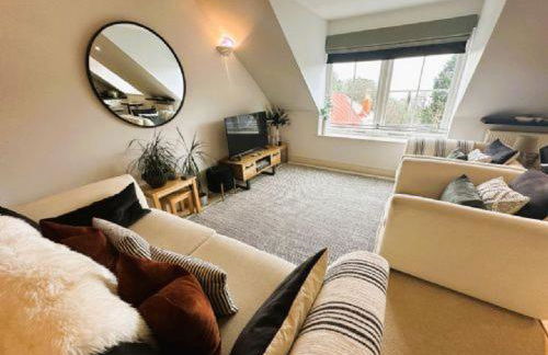 Footprints-comfortable and modern one bedroom Apartment - walking distance to the pretty harbour - Photo 1