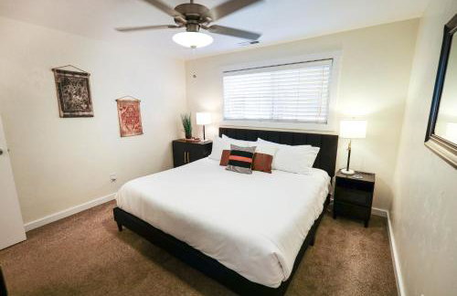 Game Night Downtown - BSU - Slots - Over 100 Games - Foto 70