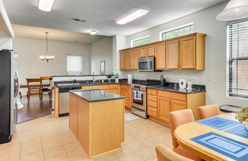 Easy ABQ Access Large Family Home with Patio and Yard - Foto 4