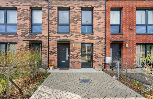 Bright, modern 2 bedroom house with free parking! - Foto 1