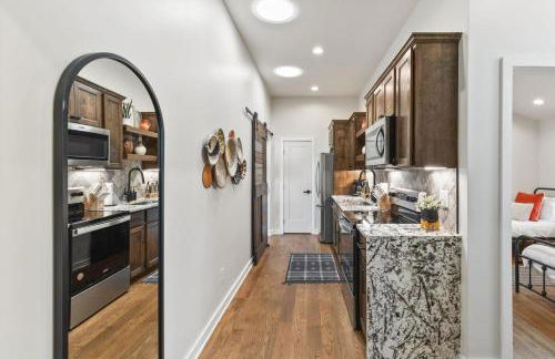 Chic and Cozy - Walk to Bars, Coffee, and Restaurants - Foto 14