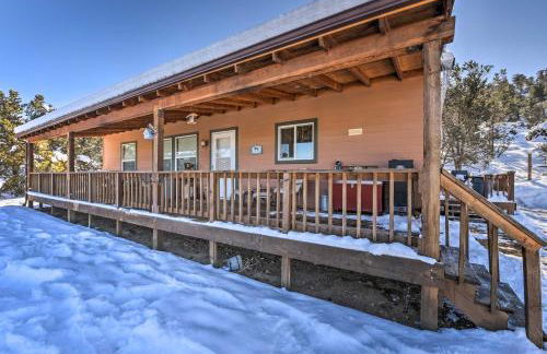20 Mi to Taos Ski Valley Secluded Mtn-View Cabin! - Foto 28