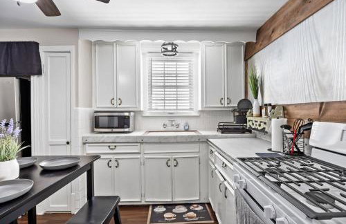 Cozy & Updated Unit in the Heart of the Highlands - Foto 7