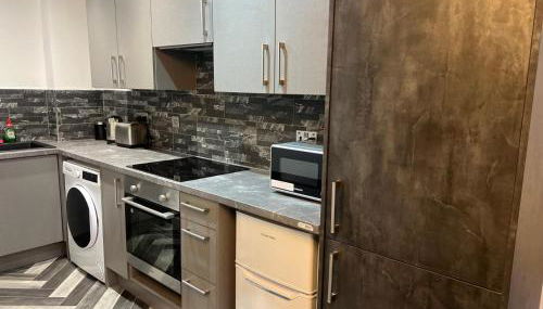 Studio Apartment - Perfect for Contractors and Short & Long Term Stays - Free WIFI - Free Parking - Extra Bed - Full Kitchen - Foto 2, stove, toaster