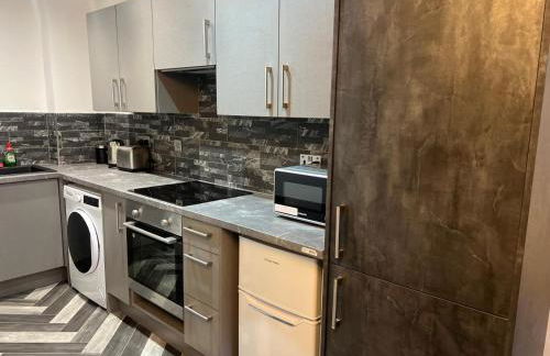 Studio Apartment - Perfect for Contractors and Short & Long Term Stays - Free WIFI - Free Parking - Extra Bed - Full Kitchen - Foto 2