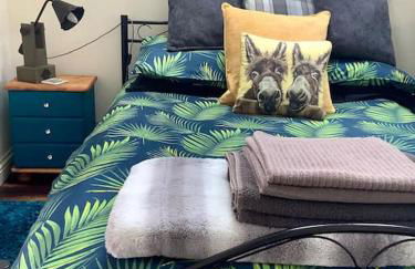 The Snug in Cheltenham, Leckhampton - A Cosy & Unique Space - Photo 4