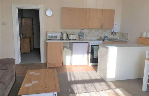 Spacious 1 Bedroom Apartment near Seafront - Photo 11