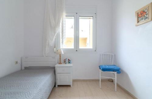 white house by the sea - Photo 7