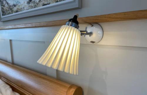 Delightful 3 bed cottage with hot tub & sea views. - Photo 30