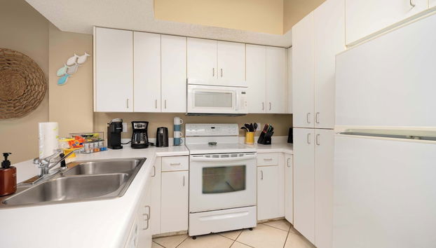 Stylish Beachfront Retreat ~ Gulf Views ~ Pools! - Foto 4, Cocina privada