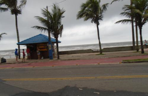 Apartamento em Mongaguá, Frente ao Mar - Foto 27