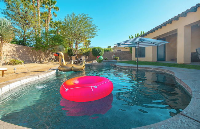 Luxury Resort Style Living w/ Pool & Jacuzzi - Foto 29