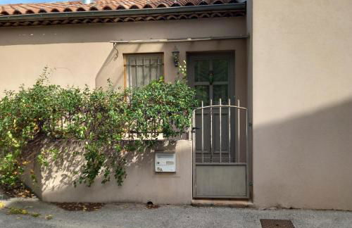 Appartement à 15 minutes de Hyères et ses plages - Photo 10