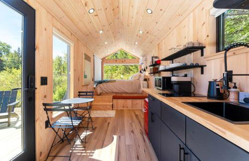 Aurora Nook-Cabin with Shower & Queen Bed - Foto 4