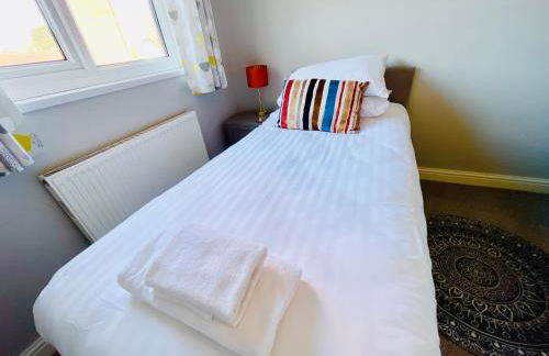 Tanglewood Close, 3 Bedroom house, Abergavenny with private parking, - Foto 4