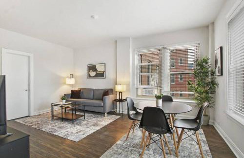 Sleek & Functional 2-Bedroom Apt - Hyde Park 405 - Photo 9