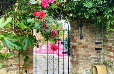 Grade II Listed Farmhouse, Pool, Hot Tub, Games Room, Celebration Hall, Car Park, 10ppl, 45 min from Central London - Foto 29