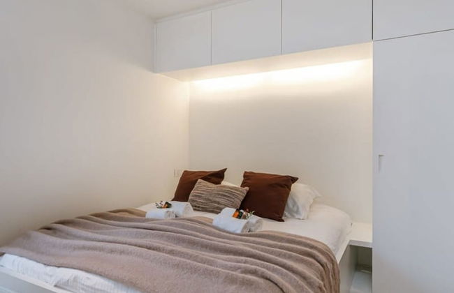 Modern Apartment With Terraces and Parking - Photo 9