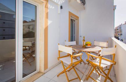 Bright 1BDR Apartment W/Balcony by LovelyStay - Foto 12