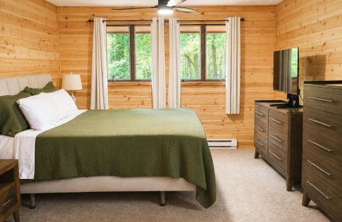 Clocked Out Cabin with Lake Access, Fire Pit, Games - Foto 3